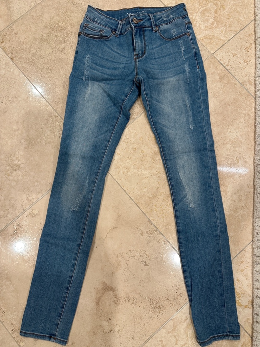 Women’s Skinny Jeans in Distressed Blue Wash - Classic Stretch Denim